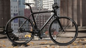 最新技術を搭載した通勤用自転車「Rogue C6」 ― フレームにはカーボンファイバーを採用