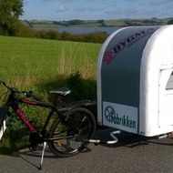 大人2名が就寝可能な自転車用キャンピングカー「Wide Path Camper」