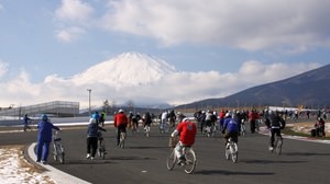 富士スピードウェイをママチャリで！ ― 「第8回ママチャリ日本グランプリ チーム対抗７時間耐久ママチャリ世界選手権」、1月10日開催