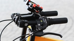 折り畳める自転車用ハンドル、ドッペルギャンガーの「アドバンスドフォールディングハンドルバー」 ― 駐輪場スペースを有効活用