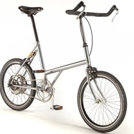 充電不要の電動アシスト自転車、VRUM の「CATTIVA」－おしゃれなイタリアのミニベロ