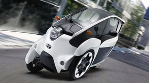 未来の3輪車、トヨタ「i-ROAD」試し乗りできます--都内でカーシェアリングへ