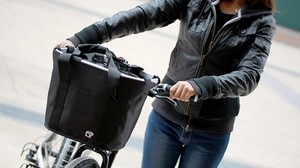 自転車の前カゴがエコバッグに―取り外しが簡単なドッペルギャンガーの「Slide2go(スライドトゥゴー) バッグ」
