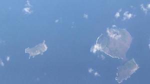 太ったネコみたい！飛行機からながめた無人島「上ノ根島」がかわいい