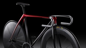 マツダ、「ロードスター」のスタイリングを想起させる自転車「Bike by KODO concept」を公開