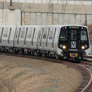 ワシントンの地下鉄を「カワサキ」の列車が走る--初編成を引き渡し