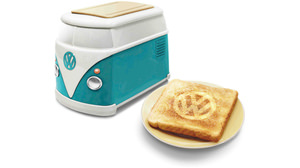 「ワーゲンバス」型トースター登場--焼きあがったパンには「VW」マーク！