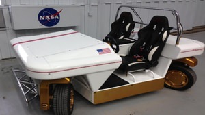 縦列駐車、楽勝！NASA が開発している電気自動車「Modular Robotic Vehicle」は真横に走れます