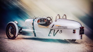 しぶい！レトロだけど最新の電気3輪車「The EV3」、モーガン
