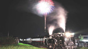 夏の夕闇を走る「SL 夜行列車」 --花火大会に合わせ真岡鉄道が運行