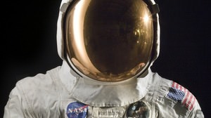 人類で初めて月面に降り立ったアームストロング氏の宇宙服を保存しよう！―スミソニアン博物館がkickstarterでキャンペーンを開始