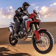 どこへでも行けるバイク ― ホンダ、「CRF1000L Africa Twin（アフリカツイン）」の技術概要を発表