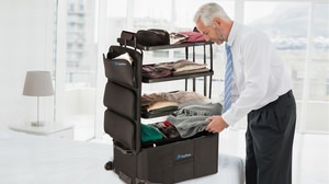 旅行用の持ち運べるクローゼット「ShelfPack」　4段収納ラック付きのスーツケース