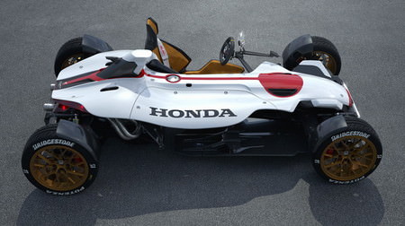 ホンダ、2輪の特徴を備えた4輪車「Honda Project 2＆4 powered by RC213V」