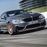 BMW、公道を走れるレースカー「M4 GTS」新モデル―東京モーターショーに出展