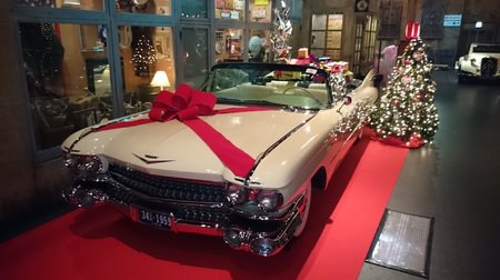 クリスマス装飾のクラシックカーが素敵―メガウェブが今年もイルミネーション