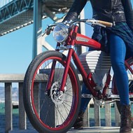 レトロでおしゃれな電動アシスト自転車「Tracker」2016年モデル…ん？ハーレーのV型エンジン?