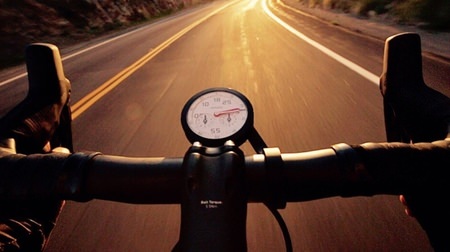 「お・ま・た」…自転車用GPS内蔵アナログスピードメーター「OMATA One（オマタ ワン）」