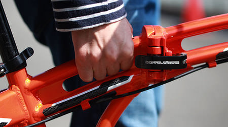 握りやすい自転車「211 mobility6」…“ウエッジシェイプ”なボディを持つ折り畳み