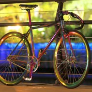 「カメレオン」という名の自転車―角度によって見え方が変わる700Cシングルスピードの「Chamaleon」