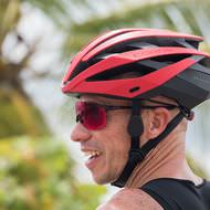 自転車で走りながら、音楽を聴こう ― 骨伝導スピーカー付きのヘルメット、COROS「OMNI」