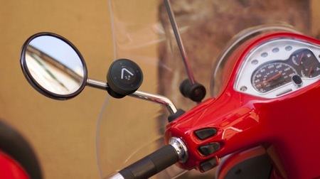 「目的地は、あっちだ！」－ざっくりしたバイク用ナビ「Beeline Moto」、日本でも購入しやすく