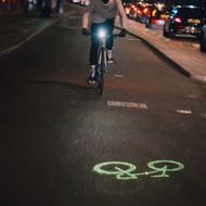 巻き込み事故を減らす自転車用ライトに、ニューモデル「Laserlight Core」登場 ― レーザー光線の特性を活用