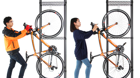 自転車を立てて収納する「バイシクルハンガー」 ― 賃貸住宅にぴったりなラックに、新色「カーキ」登場