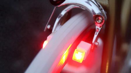 ブレーキを、自転車用ライトに ― 充電のいらない「Magnic Microlights」に、ディスクブレーキ採用車向け「Wega」