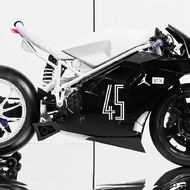 エアジョーダン11コンコルドをイメージしたカスタムバイク「BSTN Ducati 916 “Concord”」