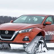 雪道を、無限軌道付きのセダンで走る ― 日産が「Altima-te AWD」を公開