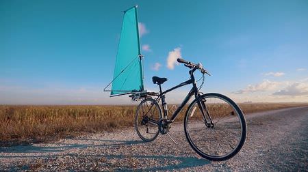 風力アシスト自転車「CycleWing」―自転車を、陸を走るヨットにコンバージョン