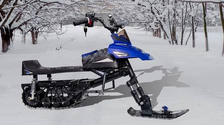 冬はスノーモービル、夏はオフロードバイク ― 無限軌道を装備したキッズ用電動ビークル「Naseka」