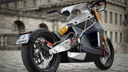 204馬力モーターを搭載した電動バイク Essence Motorcyclesの「e-raw 04」 ― 0-100km/h加速は2.8秒