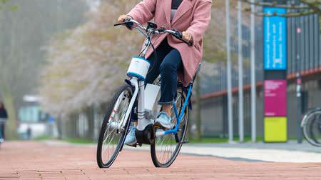 自転車の転倒を防ぐ 「ステアリングアシスト」プロトタイプ公開 ― 自転車にも安全技術を