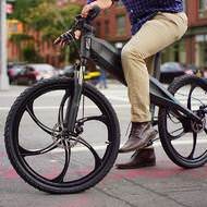 フレーム重わずか1.36キロ  “全部入り”のE-Bike EMOV「Brina2」