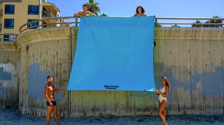 3x3メートル！世界最大サイズのビーチタオル「Monster Towel」