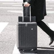 コロコロ転がして発電するスーツケース「ESCAPE S」 ― 旅先でもスマホを充電できる