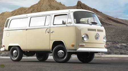 VWが1972年式のワーゲンバスを電動化 ― クラシックカーを電動化すれば、メンテが楽になる
