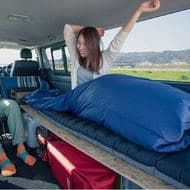 暑い夏の車中泊にぴったり！ ― 扇風機を内蔵した寝袋「Air 寝袋」