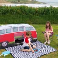 フォルクスワーゲンバス型の子ども用テント「T1バス キッズテント」 － 持ち運べる秘密基地