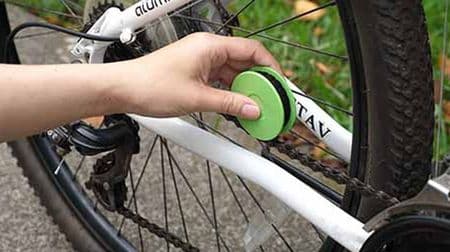 手を汚さずに自転車のチェーンに注油できる「CHAIN OIL ROLLER（チェーンオイルローラー）」GREEN FUNDINGに登場