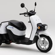 “充電”ではなくバッテリーを“交換”して走る電動バイク ― ホンダが「GYRO e:」「GYRO CANOPY e:」を市販予定車として発表