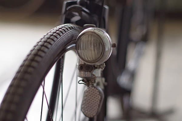 代官山で「自転車蚤の市」開催中 ― フランスビンテージ車が30～40台 