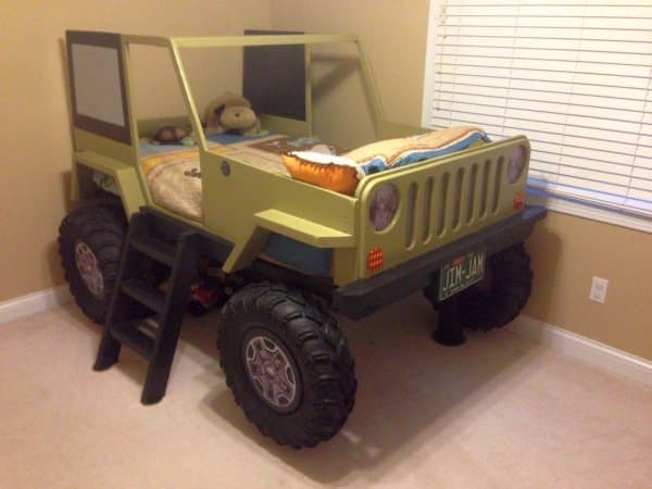 ジープそっくりのベッド「JeepBed」