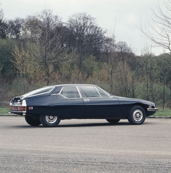 シトロエン SM（1970）、ハイドロサスペンション搭載モデルの1つ